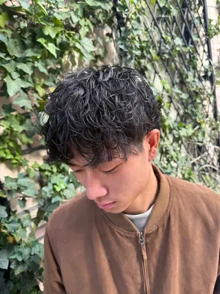ショート パーマ メンズ 溝口 槙里也のヘアスタイル
