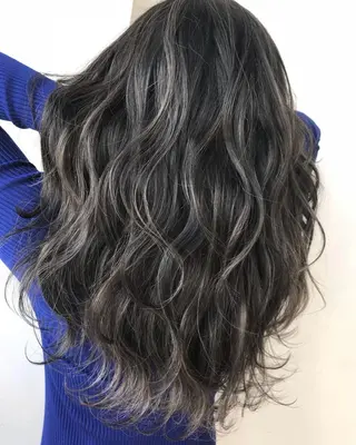 ミディアム カラー 西口徒歩20秒 寒色 カラーミディアムヘアのヘアスタイル