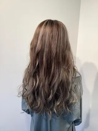 セミロング カラー 西口徒歩20秒　寒色 カラーミディアムヘアのヘアスタイル