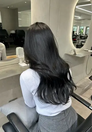 ロング sera🐆 うる艶ハイトーン🎀のヘアスタイル