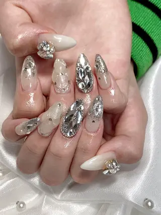 ネイル U·Mi nail salon所属・U·MI 長さ出し専門店のネイルデザイン