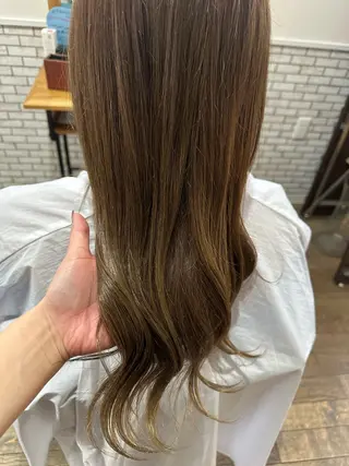 ロング 半田 知穂のヘアスタイル
