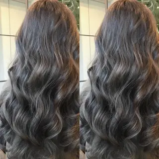 ロング カラー Hanna by W_SALONのヘアスタイル