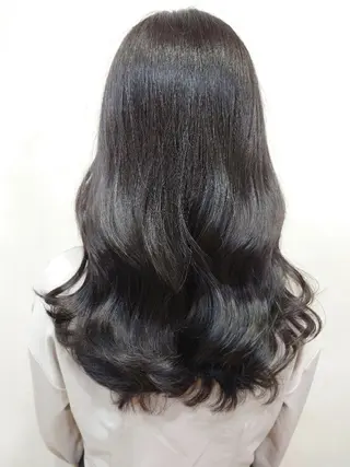 セミロング ブリーチ／ 髪質改善／ＲＹＯのヘアスタイル