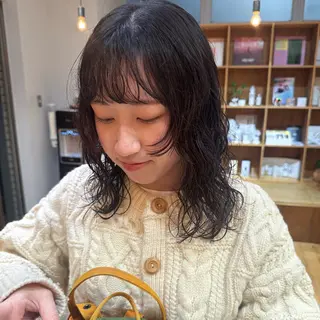 ミディアム パーマ 大橋 芽衣のヘアスタイル
