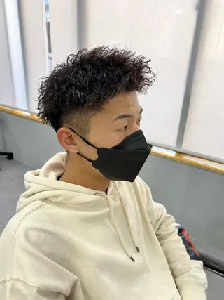 パーマ メンズ 金子勇希🔥パーマ 比率90%以上🔥のヘアスタイル