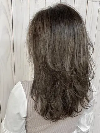 ミディアム カラー パーマ Rowel ローウェルのヘアスタイル