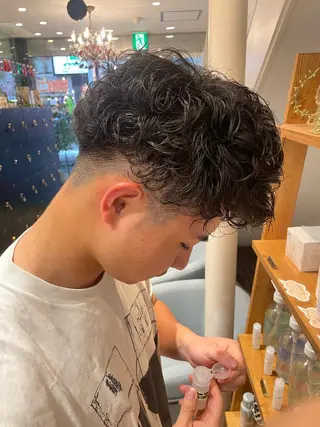 パーマ メンズ EARTH 山﨑龍馬のヘアスタイル