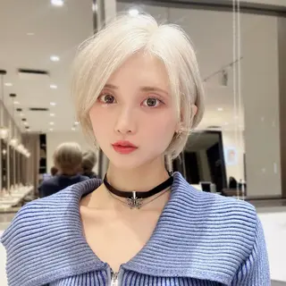 ショート カラー 💛ブリーチ&カット LEON🩶のヘアスタイル