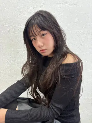 ロング fio マナミのヘアスタイル