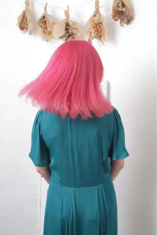 ミディアム カラー パーマ ヘアアレンジ 推し活専用 【派手髪】飯野ゆかりのヘアスタイル