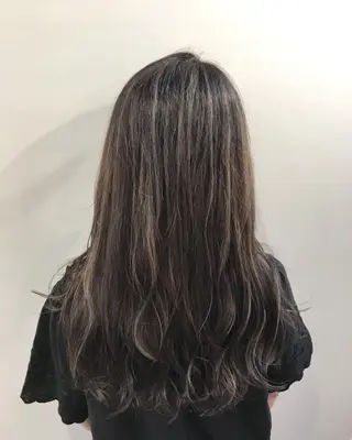 セミロング カラー 平尾 拓也のヘアスタイル