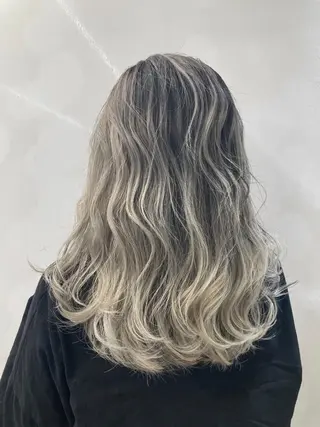 セミロング カラー ブリーチ&似合せボブ 田中寛十のヘアスタイル