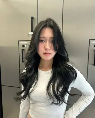 ロング 大人レイヤー/艶髪 🇺🇸TOMONAのヘアスタイル