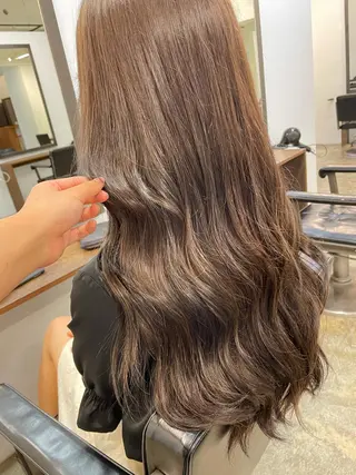 ロング オリーブカラー 長谷川のヘアスタイル