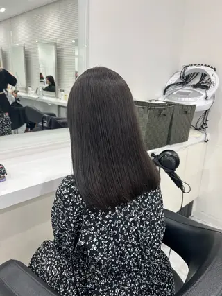 セミロング カラー オリーブカラー🫒 レイヤーカット✂︎のヘアスタイル
