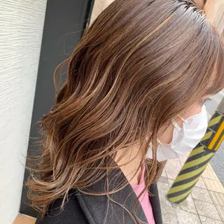 ミディアム カラー yoshi （髙橋）のヘアスタイル