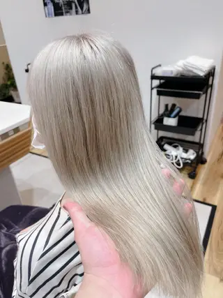 セミロング カラー enn.bleach by t.a.g所属・碇山 楓己のヘアスタイル