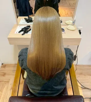 セミロング little心斎橋所属・美髪/髪質改善/ カラー/シャケのヘアスタイル