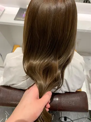 ロング カラー 浦﨑 笑美里のヘアスタイル