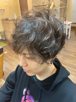 ショート パーマ メンズ 田井中 悠紀のヘアスタイル
