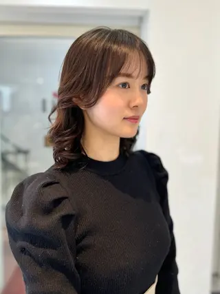 セミロング パーマ コテ巻き風パーマ/ キミシマカイトのヘアスタイル