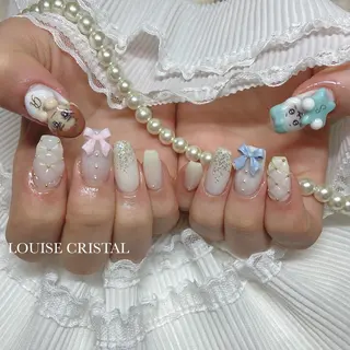 ネイル LOUISE CRYSTALのネイルデザイン