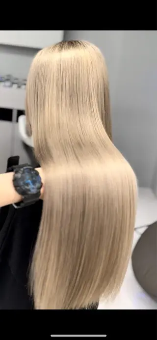 ロング 菜々🫧新宿 透明感ケアブリーチのヘアスタイル