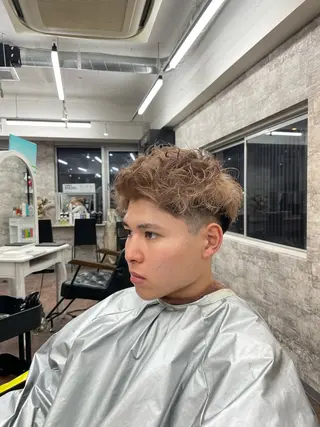 メンズ フェードパーマ 新倉幸之助のヘアスタイル