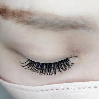 マツエク・マツパ Room beautysalon所属・Room   〔 YUI 〕のマツエク・マツパデザイン