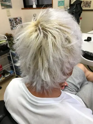 ショート カラー ヘアサロン モカ所属・石塚 浩のヘアスタイル
