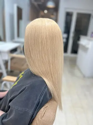 セミロング カラー パーマ ヘアアレンジ キッズ ネイル マツエク・マツパ アイブロウ ブリーチ特化型✂️ ハイトーンカラー👨のヘアスタイル
