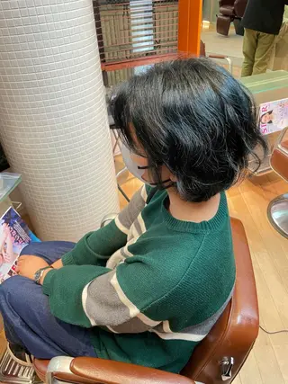 カラー L'arte所属・松並 直のヘアスタイル