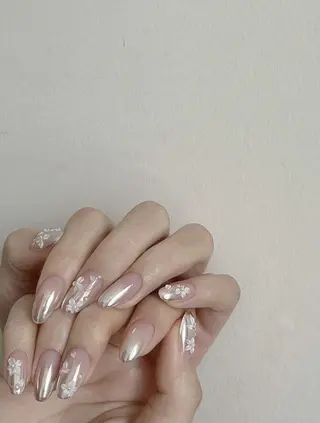 ネイル RAFFINE 月🦋🩵のネイルデザイン