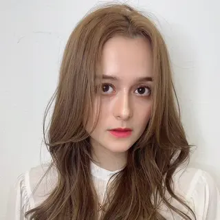 カラー ヘアメイク アン/ ブリーチカラーのヘアスタイル