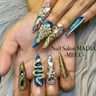 ネイル MADIA藤沢所属・MADIA MEGUのネイルデザイン