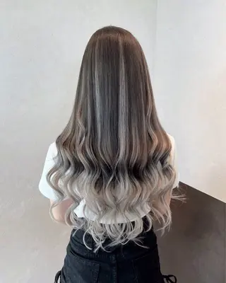 カラー nehus nagaoka所属・🖤複雑履歴ブリーチ Mizuki 🖤のヘアスタイル