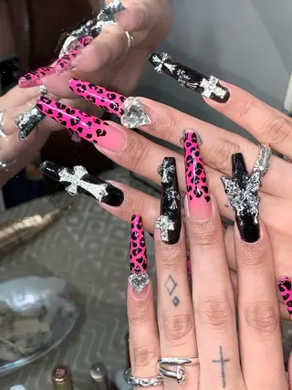 ネイル NES NAIL所属・さゆり￤推しキャラ ￤ロングネイル🩷のネイルデザイン