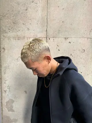 ショート カラー パーマ メンズ スキンフェード/パー マ/須田陸斗のヘアスタイル