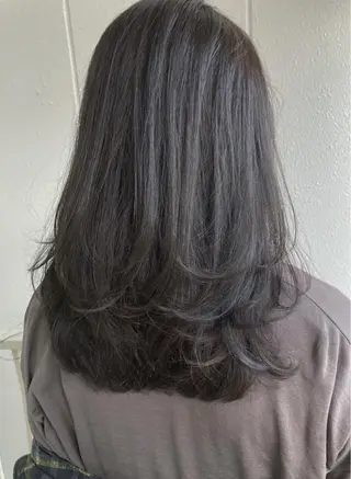 ミディアム roka ノゾミのヘアスタイル