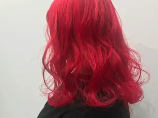 ミディアム カラー Kro ハイトーン×ブリーチのヘアスタイル