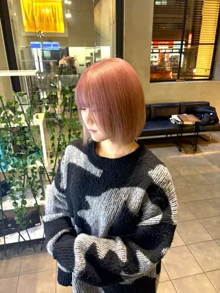 ミディアム 耳つぼS認定講師 ×ハイトーンカラーのヘアスタイル