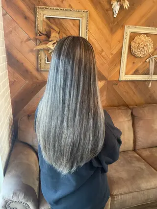 カラー LA BELLA所属・LA BELLA マリナのヘアスタイル