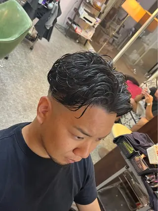 ミディアム パーマ CuMARi所属・🔥フェード 🔥パーマ／メッシュのヘアスタイル