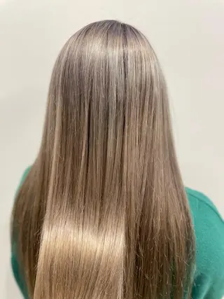 ロング カラー 髪質改善✨透明感カラ ー🌈シエルブルーのヘアスタイル