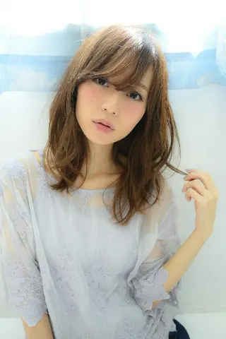 セミロング uno pulir【ウノプリール】西梅田ハービスプラザ店所属・海外レイヤー/ 梅田美容室のヘアスタイル