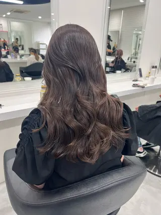 ロング カラー オリーブカラー🫒 レイヤーカット✂︎のヘアスタイル