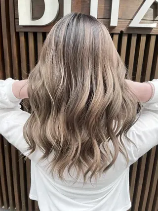 ミディアム カラー 🌈8月末までシャ イン輝きハイトーン✨のヘアスタイル