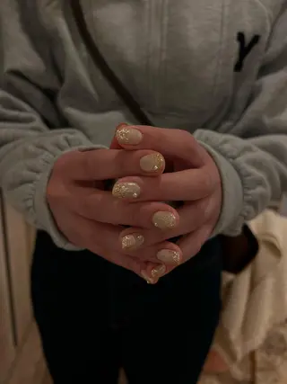 ショート 𝐞𝐚𝐜𝐡 nanami🩰のネイルデザイン