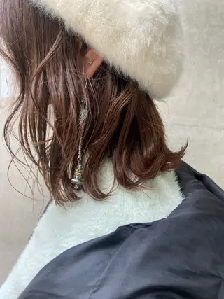 ミディアム なつめ🐶ショート ベージュカラーのヘアスタイル